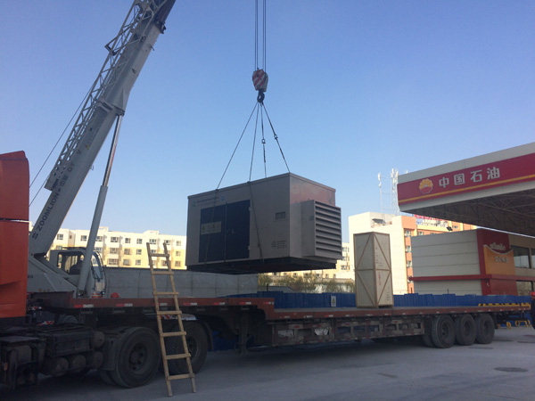 齊達(dá)康天然氣壓縮機(jī)抵達(dá)客戶加氣站現(xiàn)場